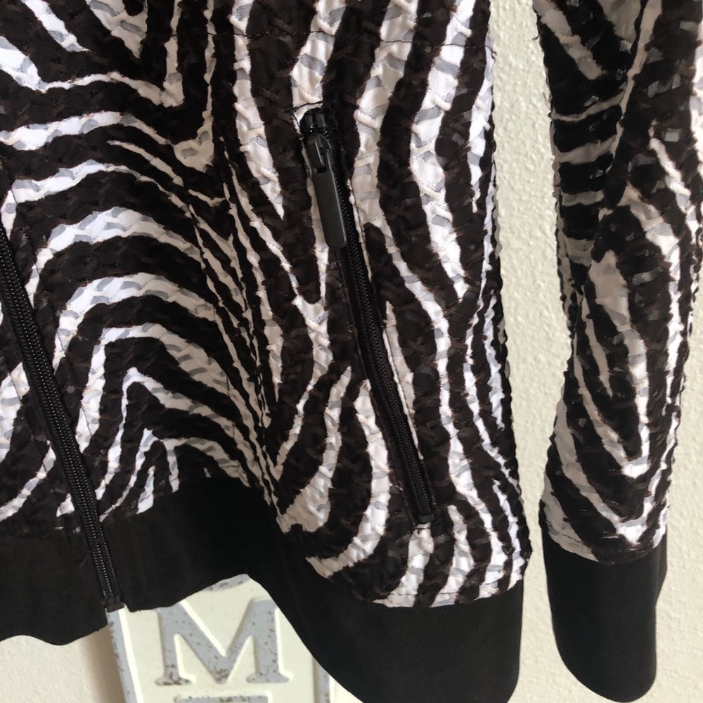 Chico Light Weight Zebra Print Jacket, Size 0. - image 3